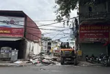 Dãy nhà xen kẹt ở Vành đai 1: Người dân bàn giao mặt bằng, bắt đầu phá dỡ