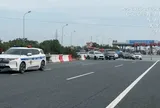 Xe dồn về Hà Nội, CSGT cho ô tô đi vào làn ngược chiều trên cao tốc