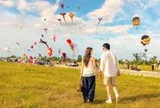 Lễ 2-9: Dòng người đổ về hồ nước 'khổng lồ' thả diều, hóng gió