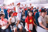 Mini concert ở độ cao 10.000m và tiết mục Quốc ca của các em câm điếc vỡ òa dịp Quốc khánh