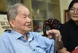 Tuổi 18 rưng rưng nghe chuyện yêu nước của người anh hùng 98 tuổi