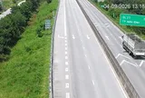 Ô tô bán tải chạy 78km/h, bám sau xe tải chưa đầy 25m trên cao tốc bị phạt