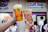 Trà sữa, mì cay 'đua' giảm giá sau chiến thắng của đội tuyển Việt Nam