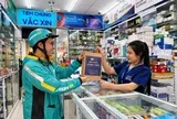 Tỷ phú Phạm Nhật Vượng bắt tay nữ tướng Nguyễn Bạch Điệp