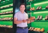 Thương hiệu giày Việt tuyên bố đóng cửa sau 10 năm, CEO đi làm… 'phụ hồ'