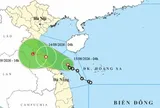 Áp thấp nhiệt đới áp sát đất liền, mưa lớn dồn dập từ Trung Bộ ra miền Bắc