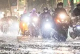 Mây dông lan rộng, Hà Nội cảnh báo lốc, sét, mưa đá