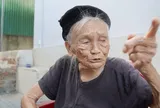 Cụ bà 98 tuổi kể đêm cả làng tháo 130 ngôi nhà, mở đường cho xe ra trận