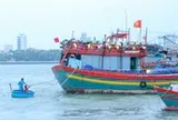 Ngư dân Quảng Trị gia cố tàu thuyền, sẵn sàng ứng phó áp thấp nhiệt đới
