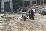 Đường đến trường giữa trung tâm Đà Nẵng lầy lội như ‘ruộng cày’