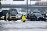 Toàn cảnh Hà Nội ngập sau trận mưa suốt đêm: Những ai đi làm sáng nay lưu ý các tuyến đường này!