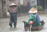 Nước lũ lên cao, 28 hộ dân ngoại thành Hà Nội phải sơ tán