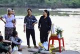 Phát hiện dép và thẻ học sinh trên cầu, nghi nữ sinh mất tích