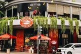 Highlands Coffee đang là 'gà đẻ trứng vàng', Jollibee vẫn trao quyền kiểm soát cho ông David Thái: Nước cờ của tập đoàn Philippines đằng sau khoản 2.300 tỷ đồng trước thềm 2 cuộc niêm yết