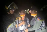 Người đàn ông mặc áo giáp tự chế, dùng dao đâm 2 công an bị thương