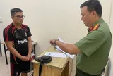 Bắt, khám xét khẩn cấp với Nguyễn Trọng Nghĩa SN 1995, thu 65 con dấu tên lãnh đạo, kế toán