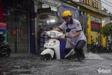 Không khí lạnh tràn vào Quảng Ngãi, TPHCM và Nam Bộ mưa lớn kèm sấm sét dồn dập
