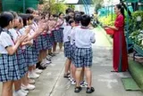 Trường tiểu học hiện đại như trường quốc tế, có hồ bơi, vườn rau 30 ô cho 30 lớp