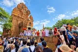 Khai hội Katê 2026, tháp Chăm rộn ràng người trẩy hội