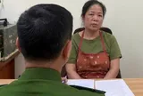 Tạm giam người phụ nữ nhiều lần đổ chất thải, chắn lối đi chung ở Hà Nội