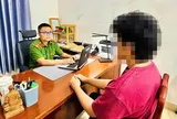 Nam sinh viên rời ký túc xá bất thường, hối thúc gia đình chuyển 1,2 tỷ đồng