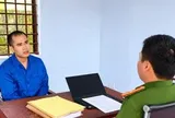 Bịt mặt, nổ súng bắn đồng nghiệp đang ngủ trong khách sạn