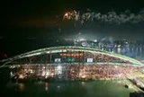 Vòm thép chính cầu đi bộ qua sông Sài Gòn nặng 3.400 tấn đã lên siêu sà lan, sẵn sàng về trung tâm TP.HCM