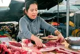 Giá cả đầu ngày: Giá heo hơi lao dốc, sầu riêng tăng giá cuối vụ