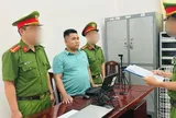 Khởi tố người đàn ông đi ngược chiều, bóp cổ, đánh tài xế ô tô sau va chạm