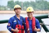 Hơn 18h, đoàn lai dắt vòm thép 3.400 tấn dừng nghỉ tại cầu phao ở Cần Giờ an toàn