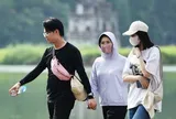 Thời tiết cuối tuần 24-25/10: Cả nước nắng oi, bão Champi gây biển động mạnh