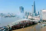 Nhìn lại toàn cảnh hải trình 124km đưa 'lá dừa nước thép' về hợp long cầu đi bộ qua sông Sài Gòn