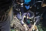 Tìm thấy người đàn ông dưới vực nhờ dấu vết bên khe suối