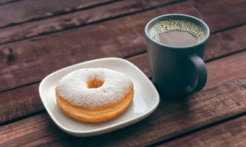 Vì sao bánh donut có lỗ tròn ở giữa?