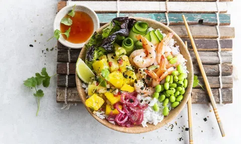 Làm poke bowl thưởng thức cuối tuần