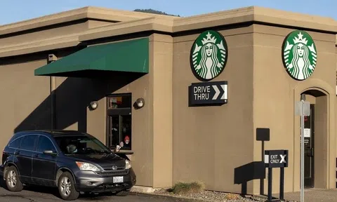 Starbucks bị yêu cầu đền 50 triệu USD cho khách bỏng cà phê nóng