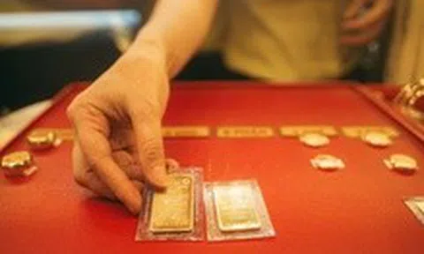 Giá vàng thế giới giằng co quanh ngưỡng 3.300 USD/ounce