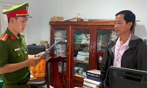 Khởi tố 2 nguyên cán bộ thuế và kế toán trưởng bưu điện huyện