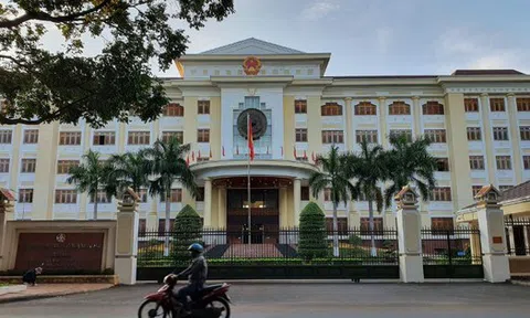 6 lãnh đạo sở nghỉ hưu trước tuổi được nhận gần 8,5 tỉ đồng