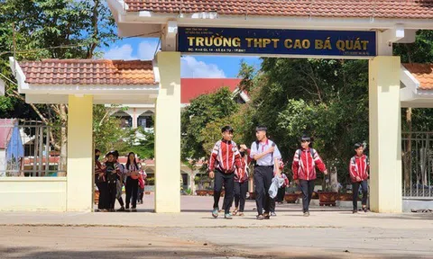 Làm rõ vụ nhiều học sinh lớp 12 tại 1 trường "tự nguyện" xin nghỉ học