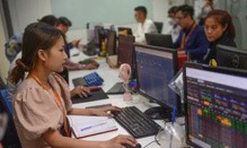 Người Việt dồn dập mở tài khoản chứng khoán, gom hàng