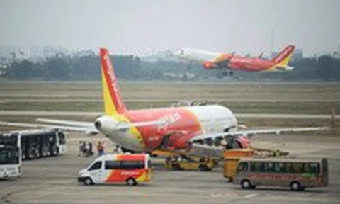 Hàng không rầm rộ bán hàng trên máy bay, Vietjet dừng bán bộ lễ cúng trong chuyến bay Côn Đảo