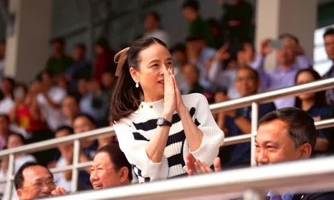 Madam Pang tấm tắc khen phở gà sân bay Nội Bài