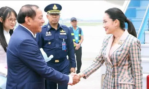 Thủ tướng Thái Lan đến Nội Bài, bắt đầu thăm chính thức Việt Nam