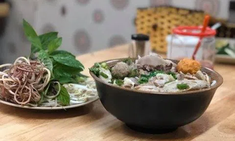 Hà Nội: Ăn hết bát bún mới thấy vật lạ, khách bức xúc vì thái độ nhân viên