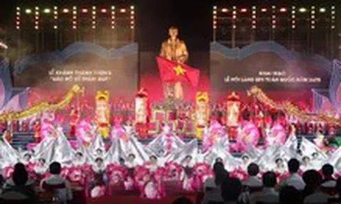 Tổng Bí thư Tô Lâm dự khai hội Làng Sen, khánh thành tượng Bác Hồ về thăm quê