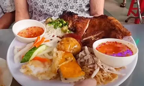 Dĩa cơm tấm "khổng lồ" khiến khách Tây mê mẩn khi trở lại TPHCM