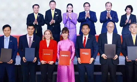 Vietjet và Boeing trao quyền khai thác 50 tàu bay Boeing 737 cho Vietjet Thái Lan
