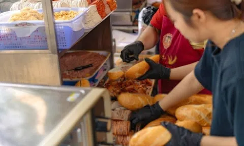 Trào lưu 'xách tay' bánh mì đắt nhất TP.HCM