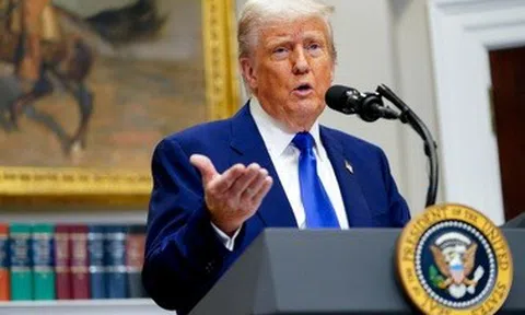 Ông Trump dừng đàm phán, gửi thư thông báo thuế cho các nước